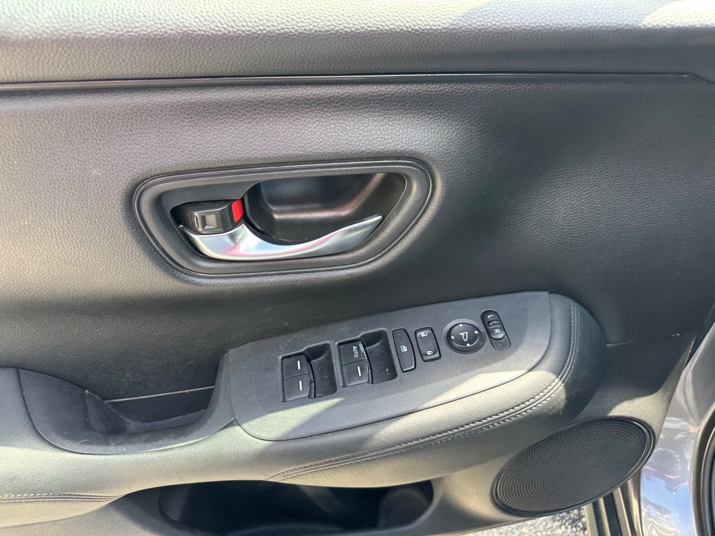 Used 2023 Honda HR-V LX image 12