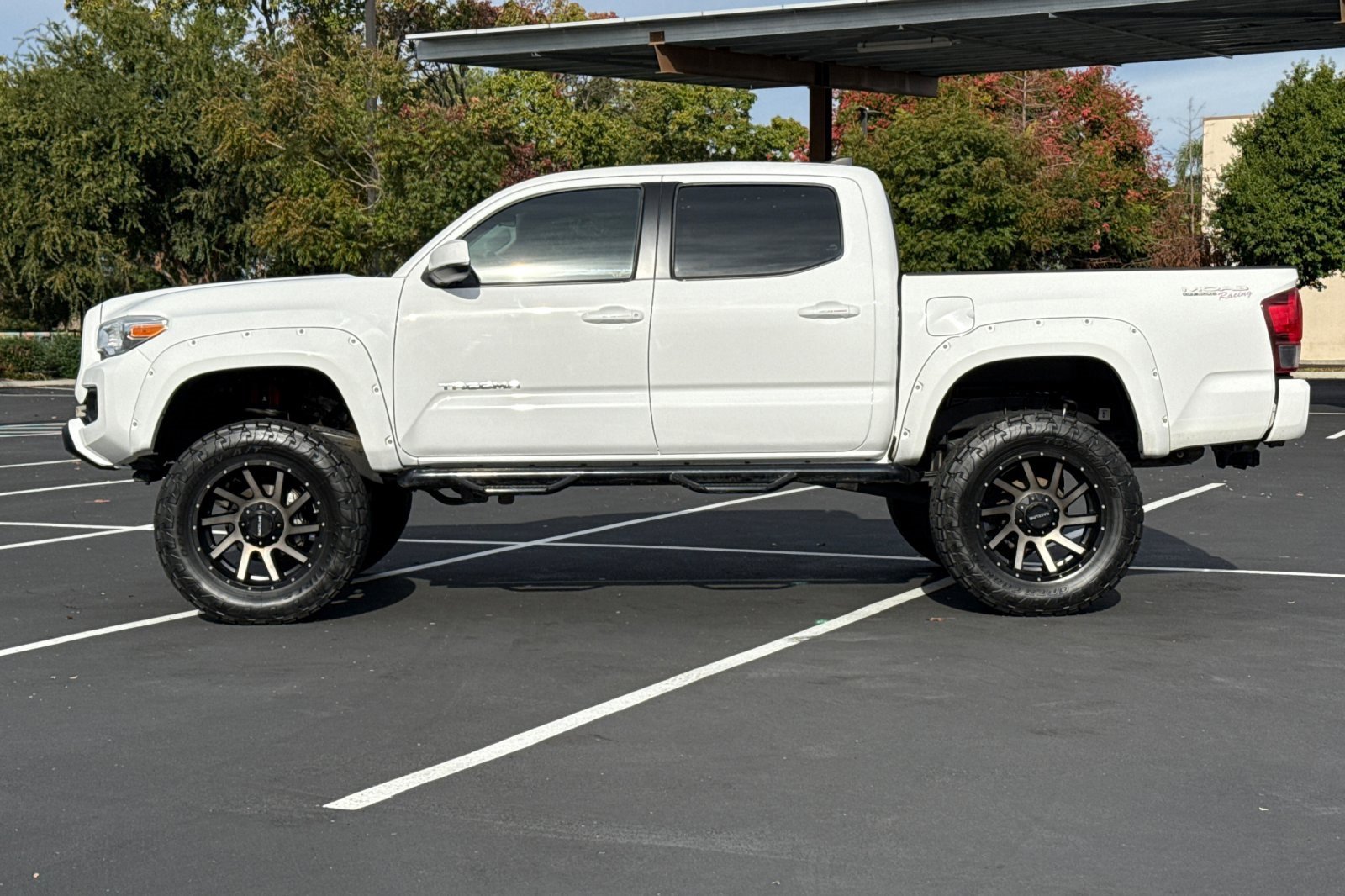 Used 2018 Toyota Tacoma SR image 8