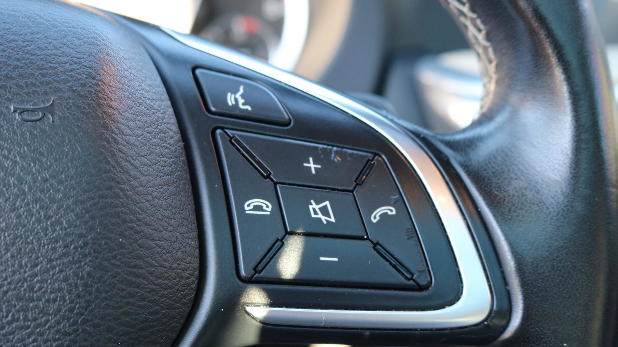 Used 2019 INFINITI QX30 image 16