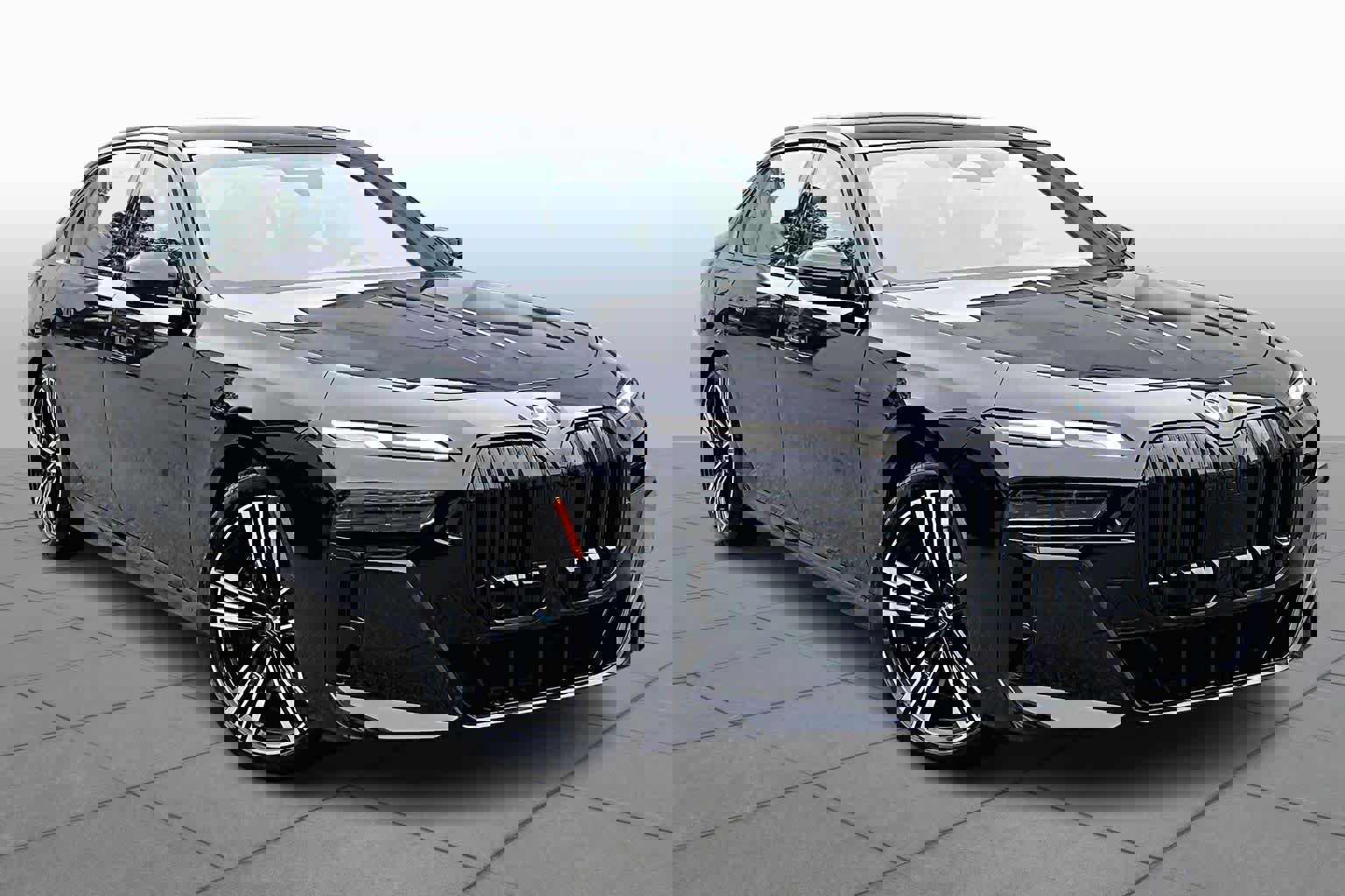 Used 2023 BMW 740i 740i w/ Parking Assistance Package image 3