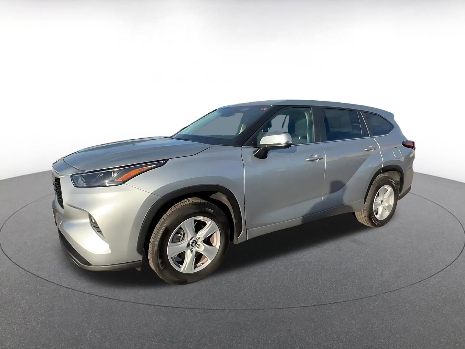 Used 2025 Toyota Highlander LE image 8