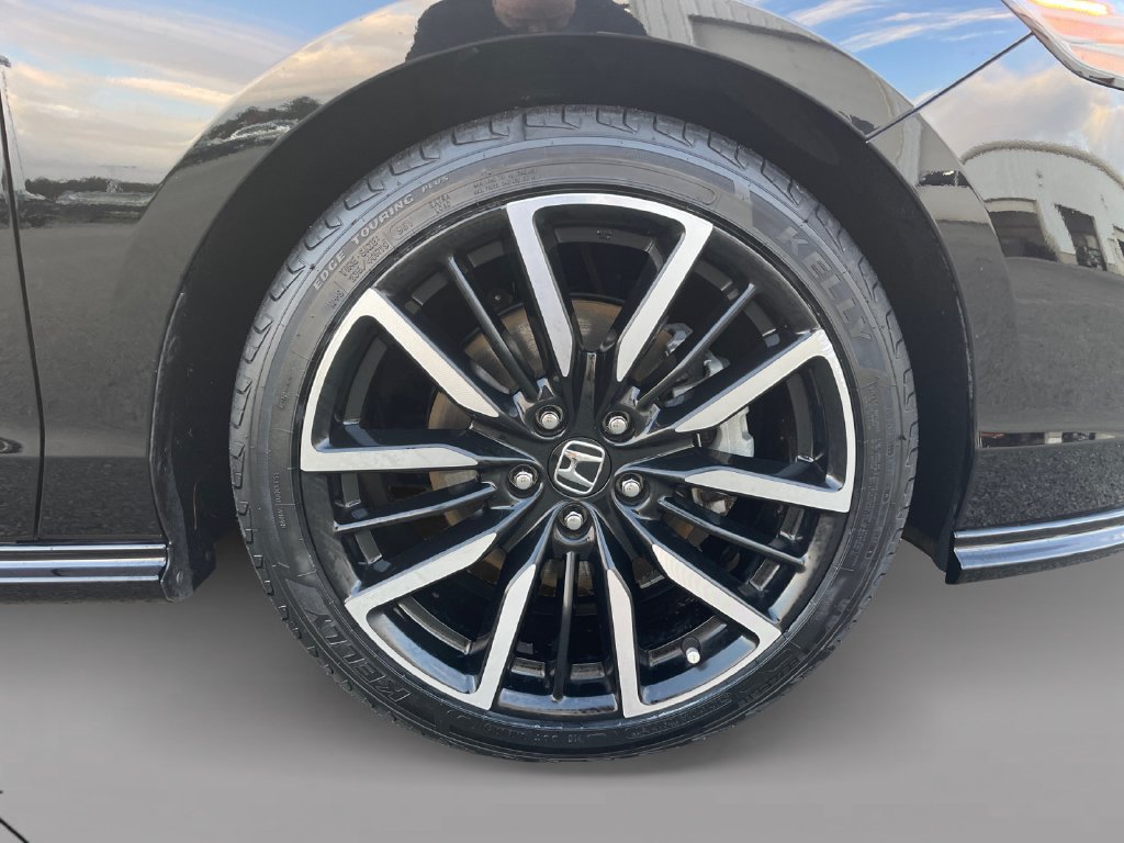 Used 2025 Honda Accord Touring image 9