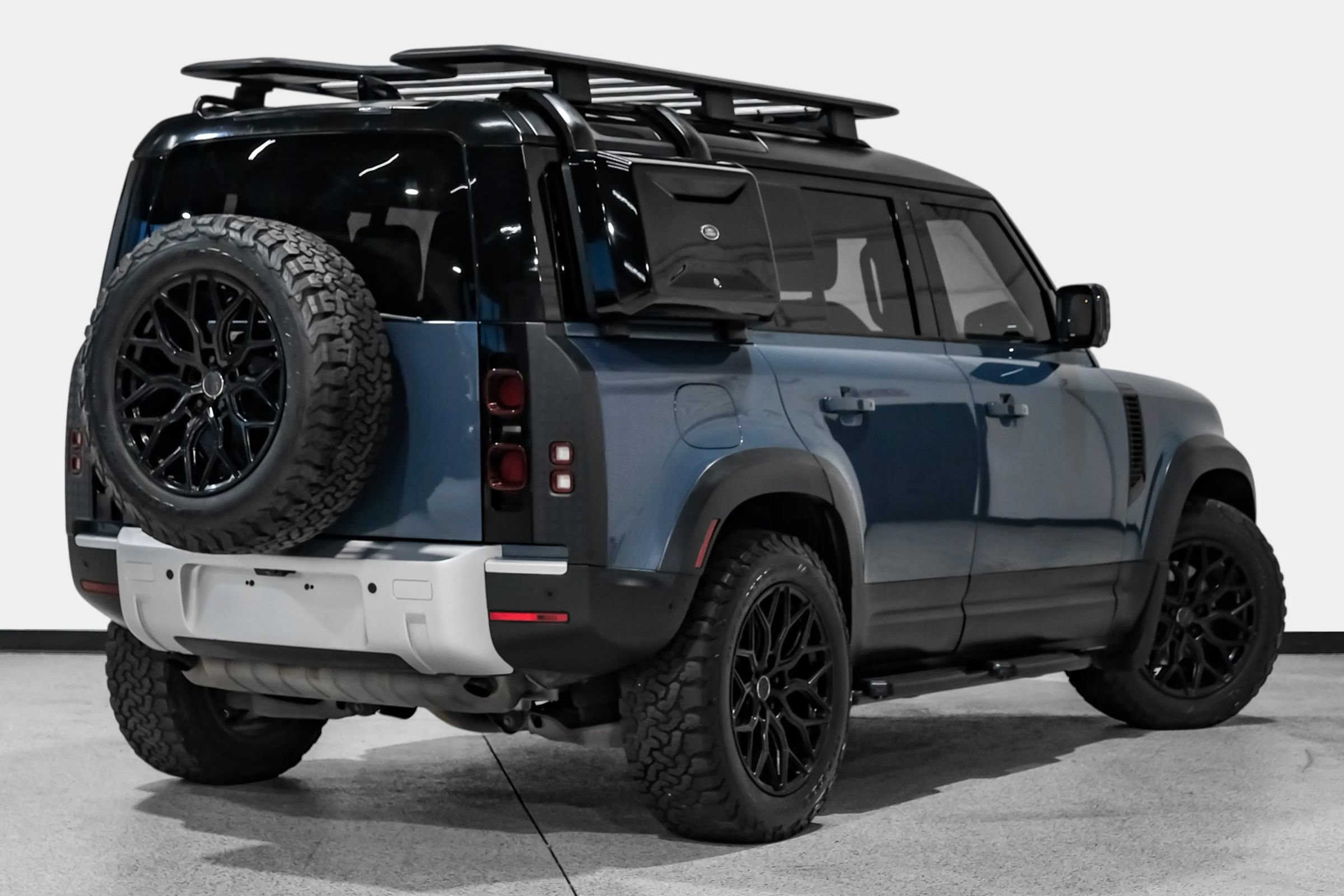 Used 2020 Land Rover Defender 110 HSE AWD/4WD image 6