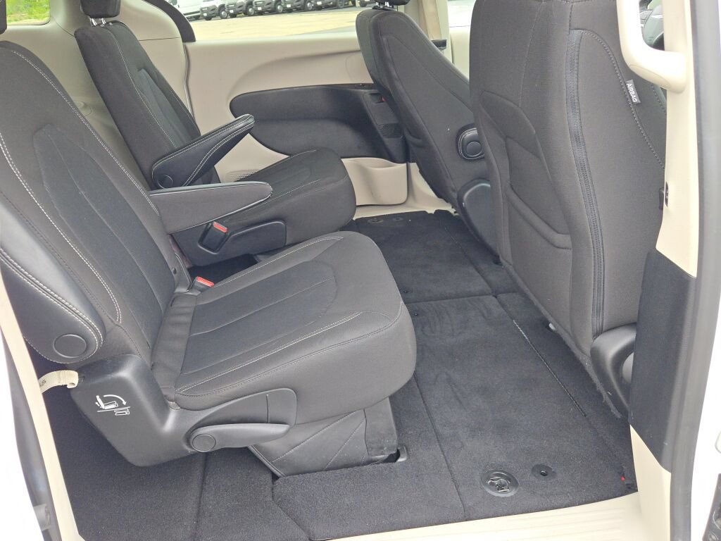 Certified 2023 Chrysler Voyager LX FWD image 10