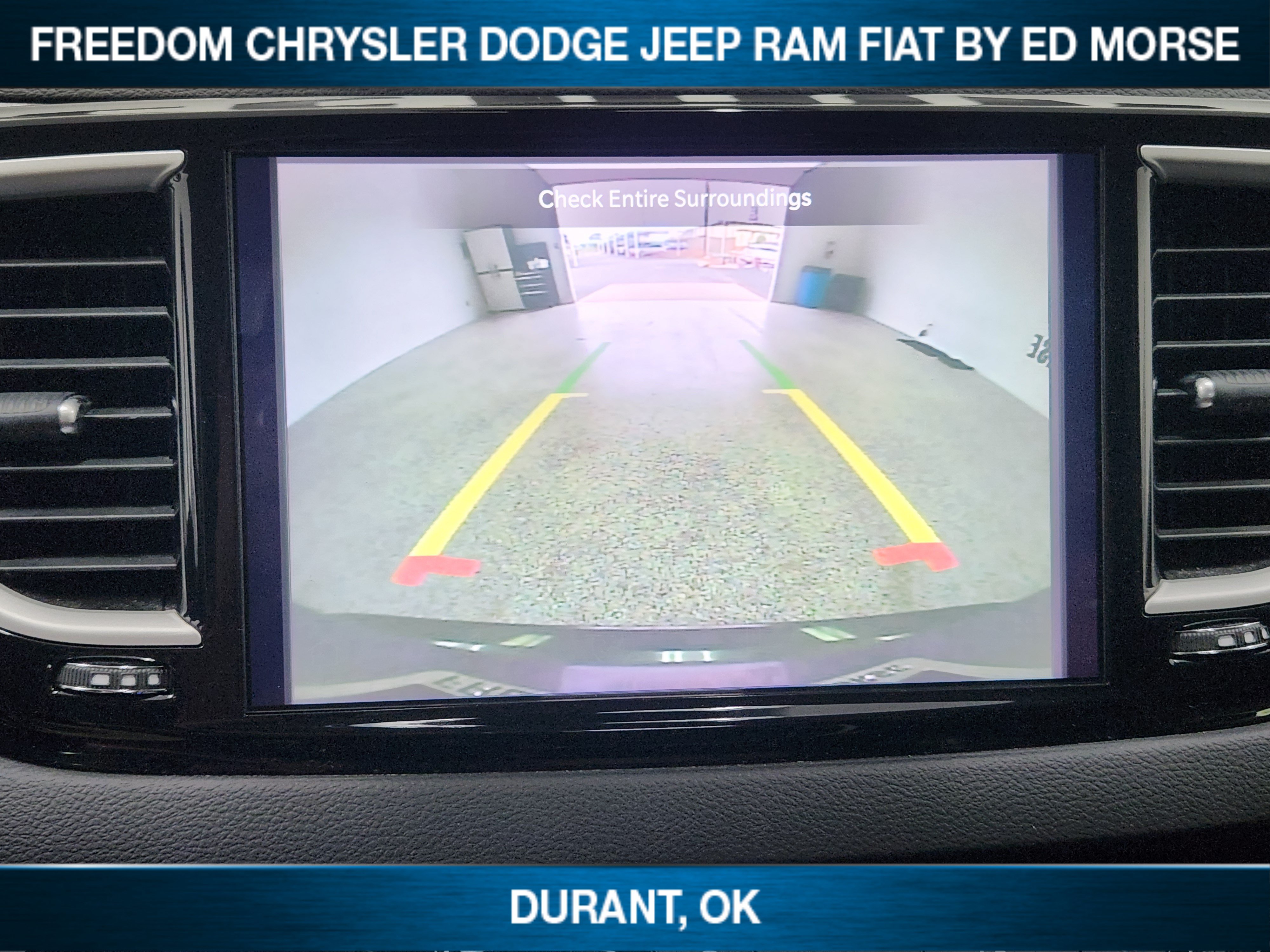 Used 2023 Chrysler Pacifica Touring-L FWD image 13