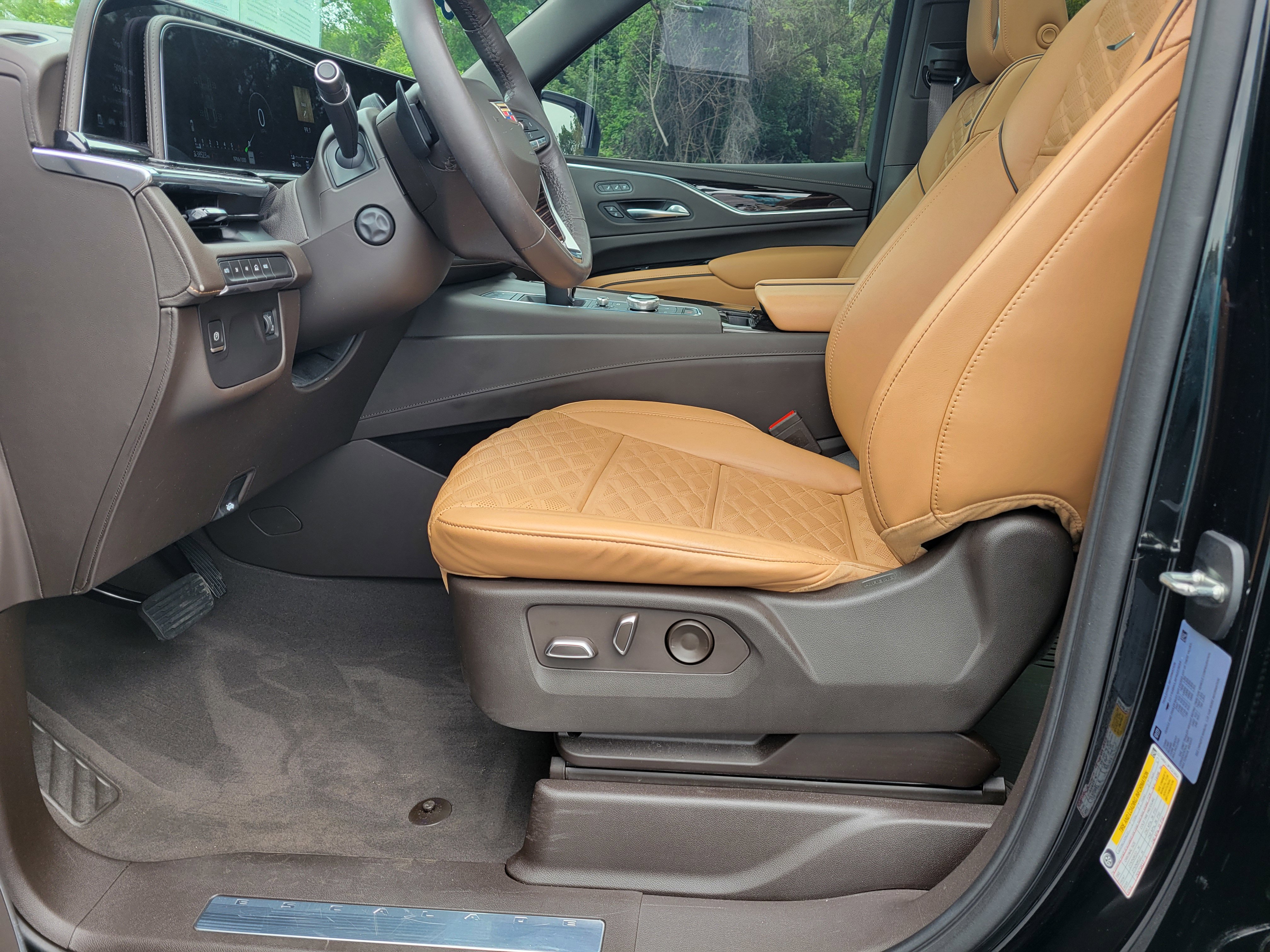 Certified 2023 Cadillac Escalade Premium Luxury AWD/4WD image 33