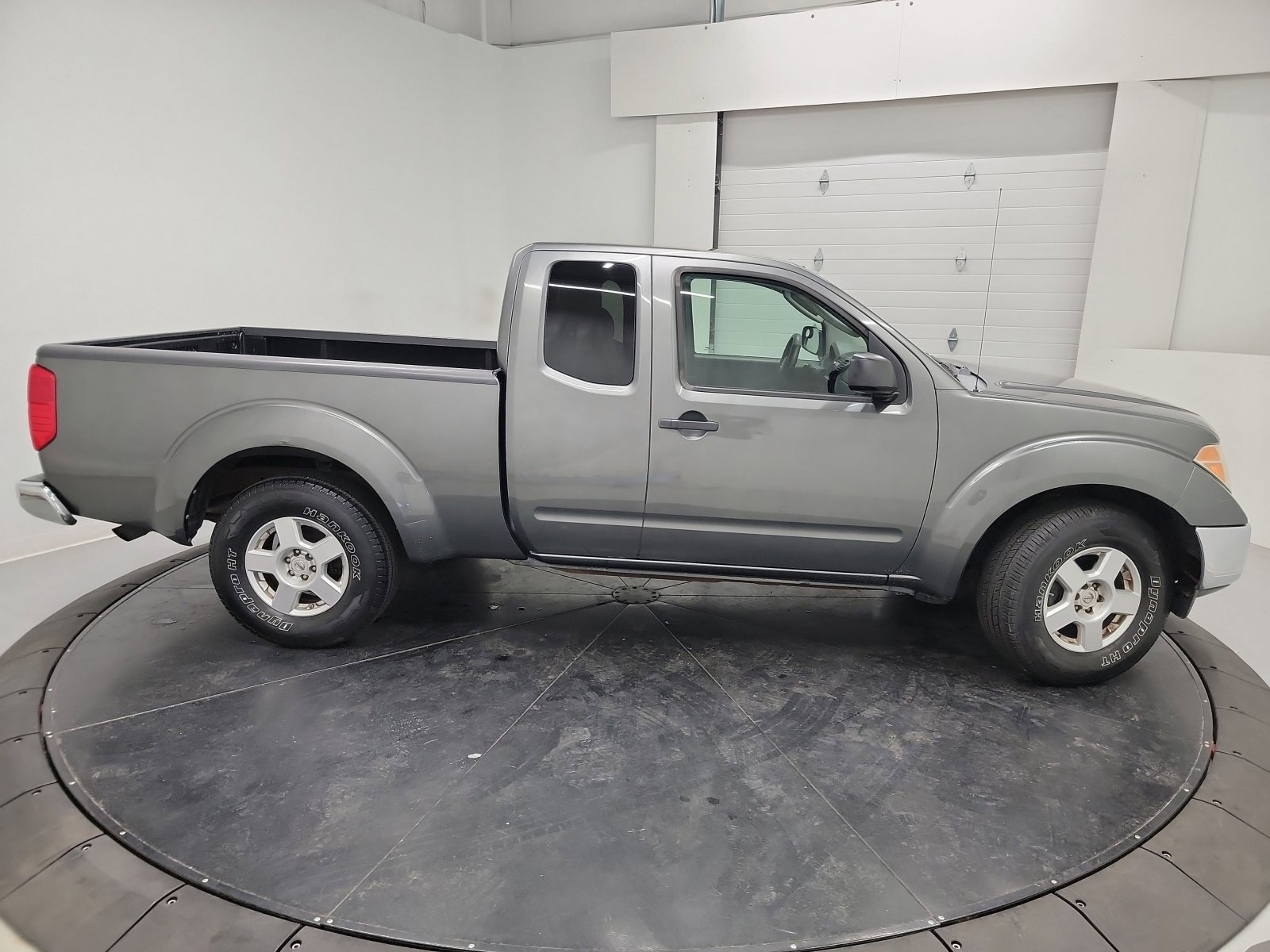 Used 2007 Nissan Frontier SE w/ SE Value Truck Pkg image 8