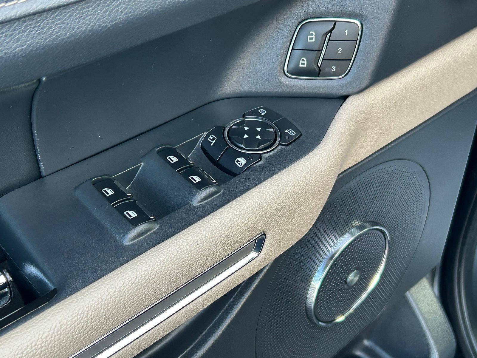 Used 2024 Ford Expedition Max Limited image 9