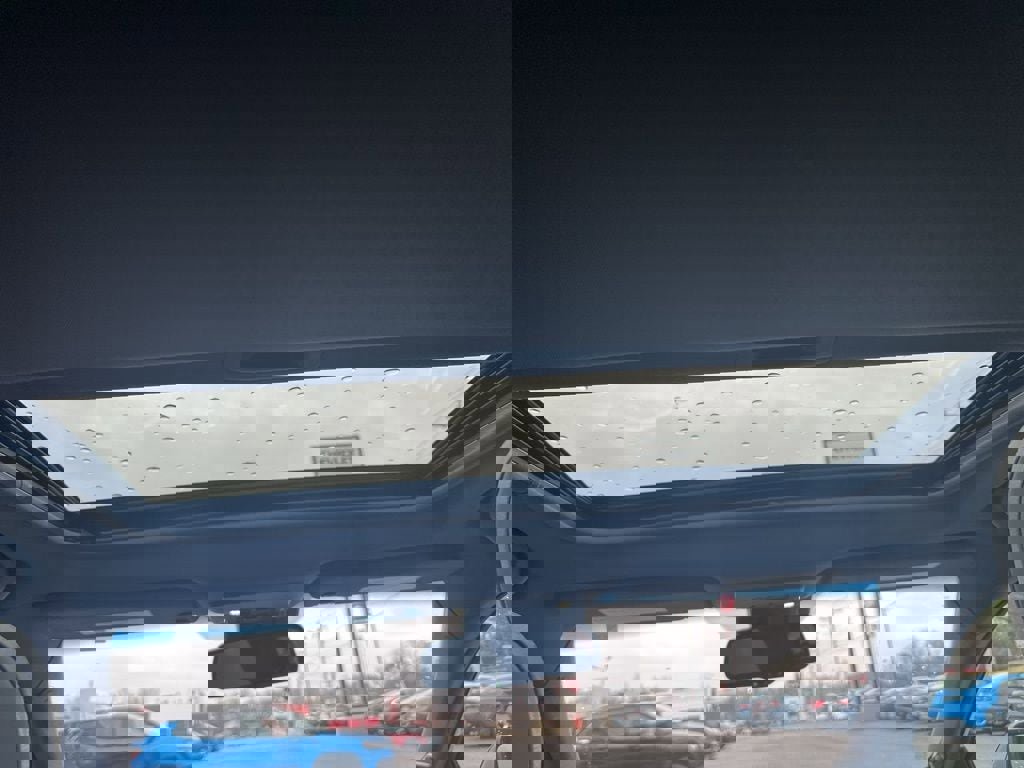 Used 2019 Toyota Avalon XLE w/ Moonroof Package image 10