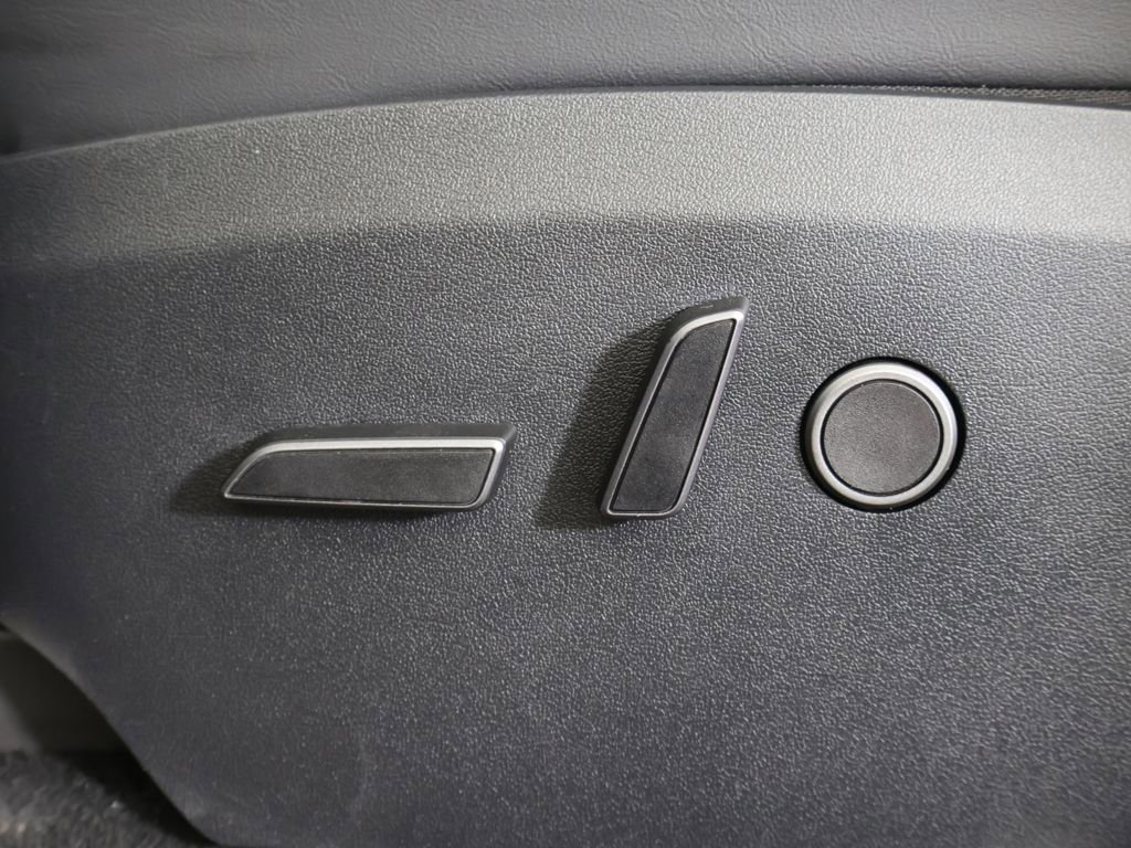 Used 2023 Tesla Model Y Long Range image 35