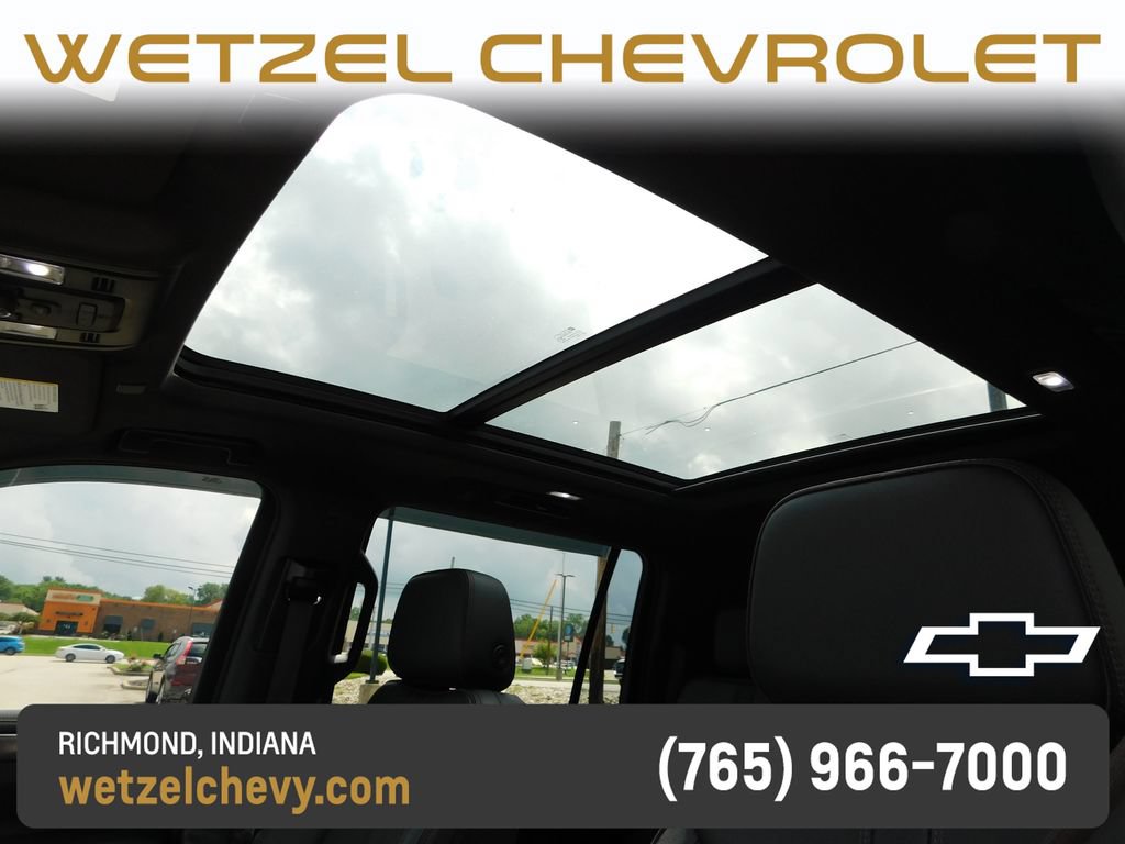 Certified 2022 Chevrolet Suburban RST w/ Luxury Package AWD/4WD image 13