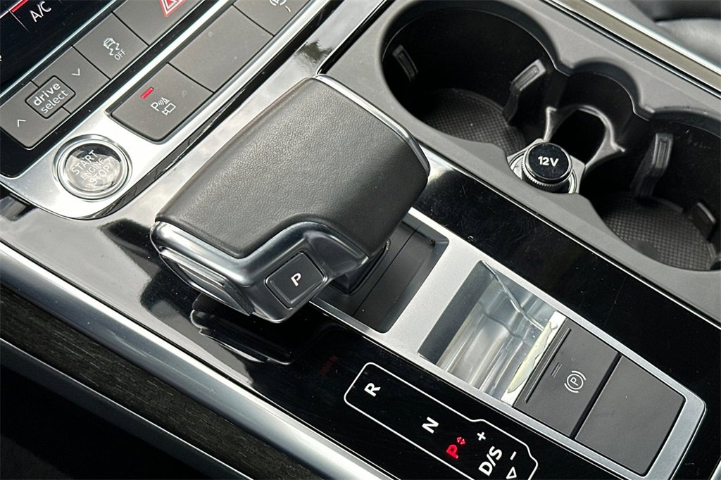 Used 2021 Audi Q8 Premium image 26