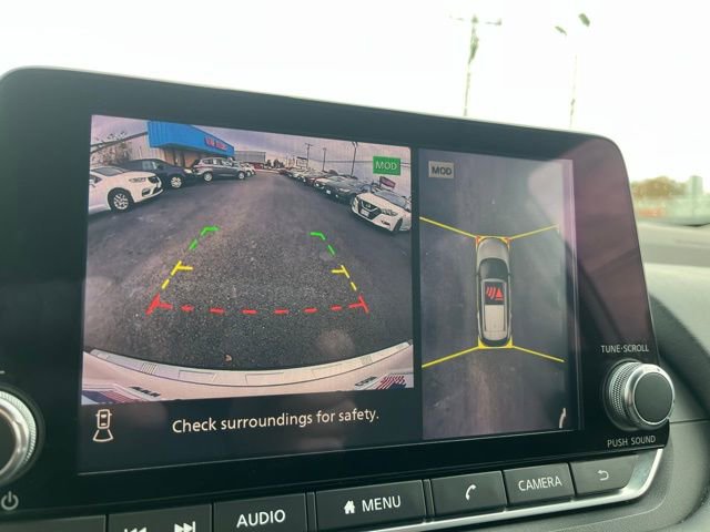 Used 2021 Nissan Rogue SV AWD/4WD image 2