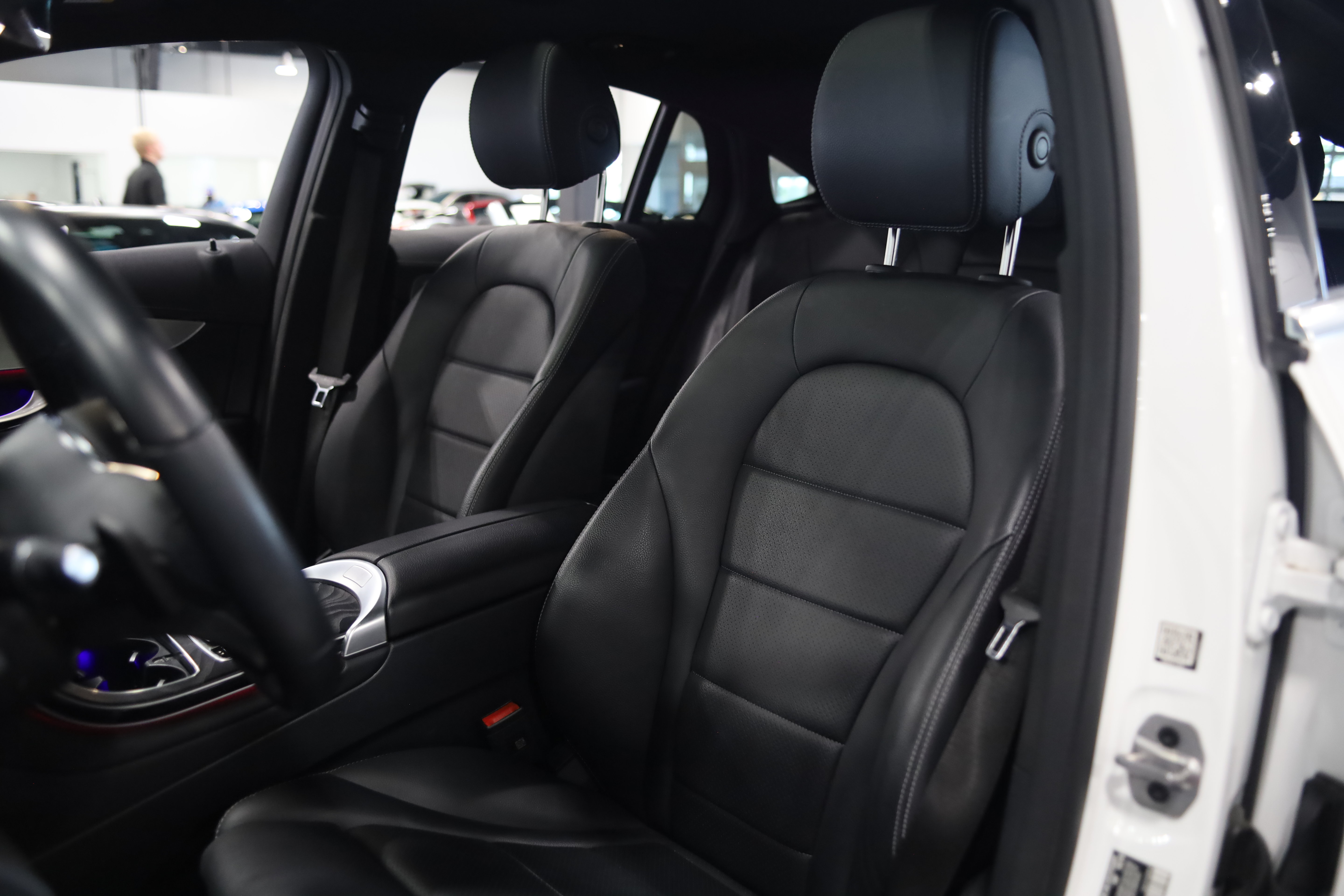 Used 2023 Mercedes-Benz GLC 300 4MATIC Coupe image 14