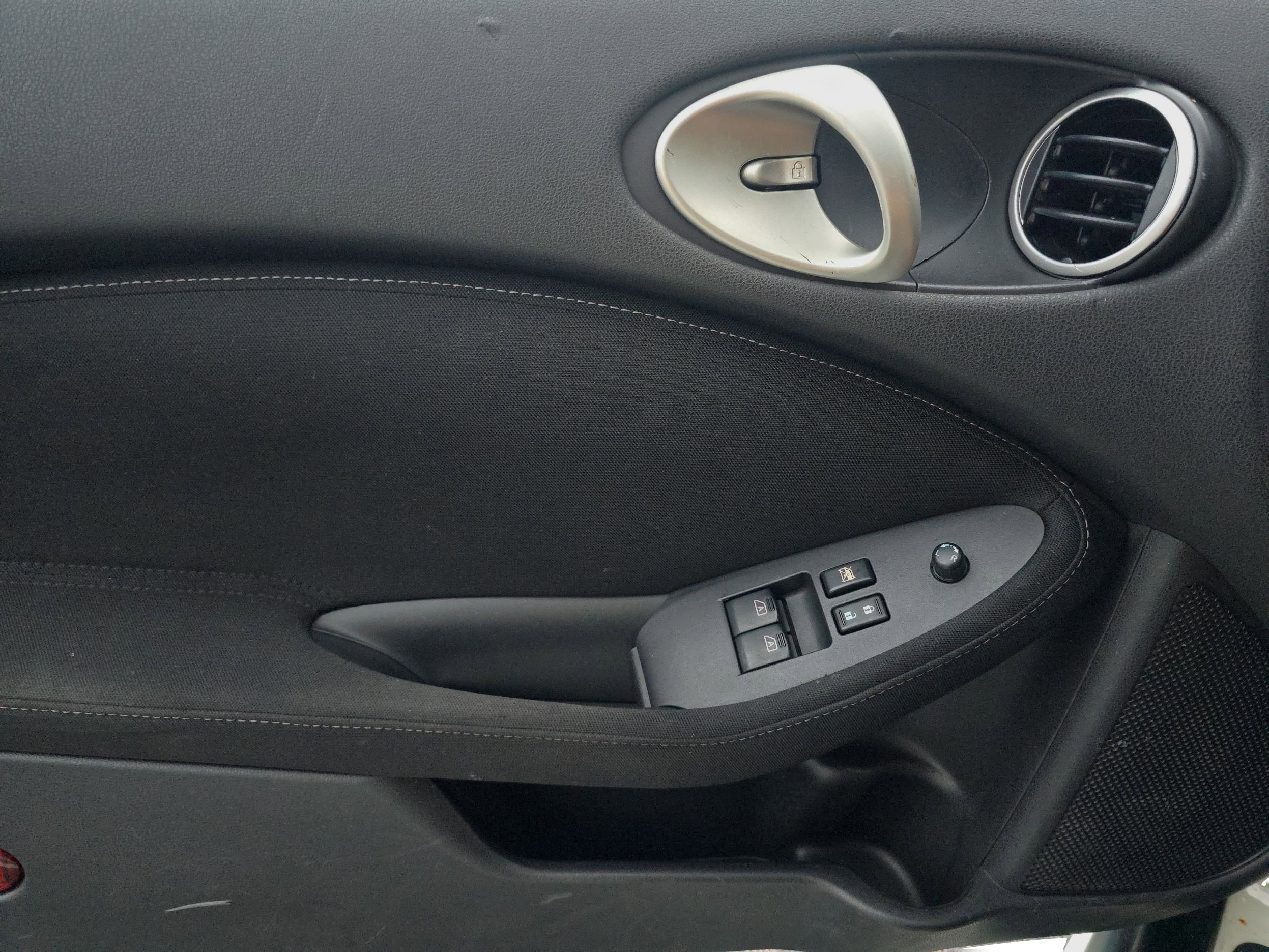 Used 2016 Nissan 370Z NISMO image 17