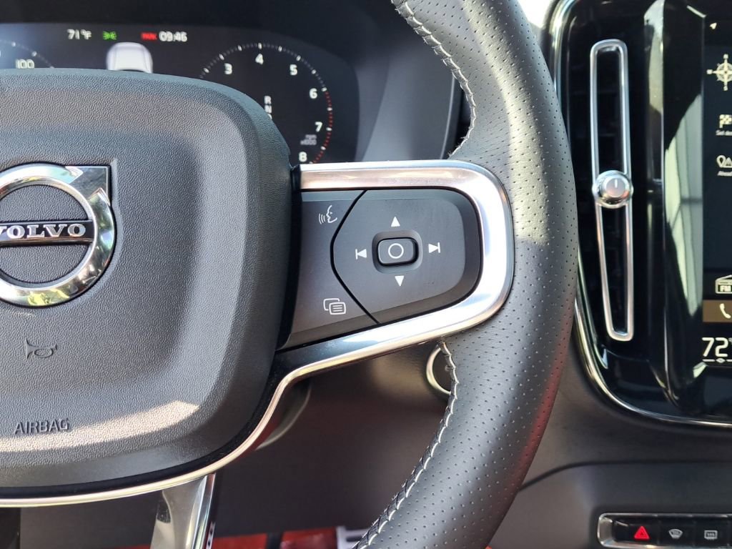 Used 2021 Volvo XC40 T4 R-Design w/ Protection Package Premier image 21