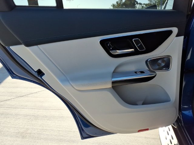 Used 2024 Mercedes-Benz GLC 300 image 17