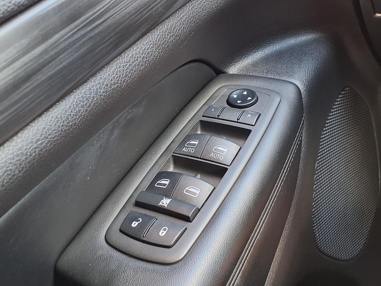 Used 2021 Jeep Grand Cherokee Laredo AWD/4WD image 32