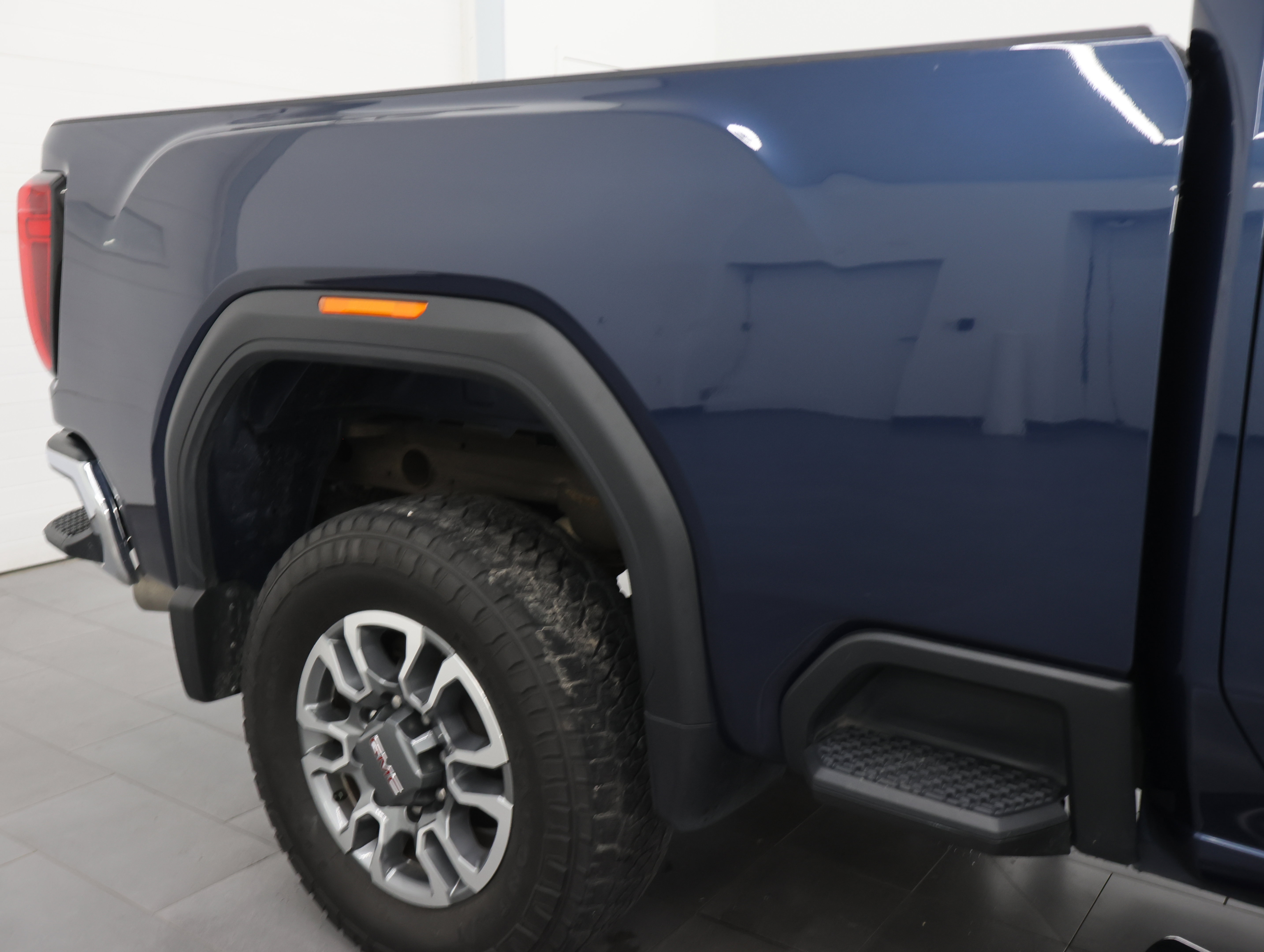 Used 2023 GMC Sierra 2500 SLE AWD/4WD image 25