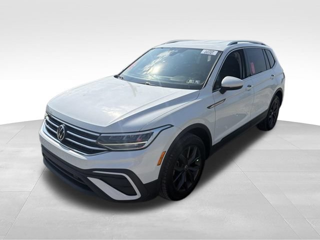 Used 2023 Volkswagen Tiguan SE AWD/4WD image 30