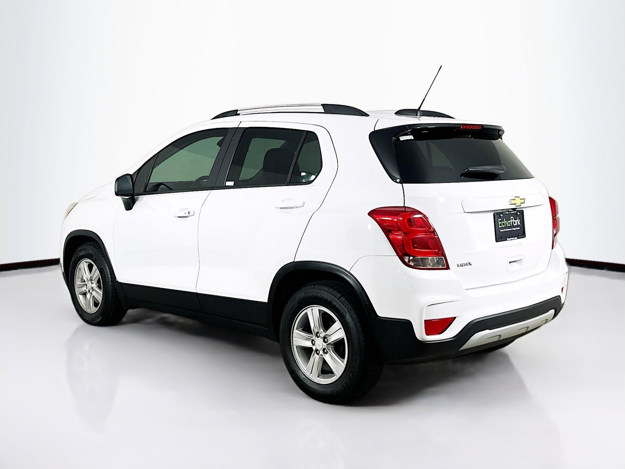 Used 2022 Chevrolet Trax LT w/ LT Convenience Package FWD image 5