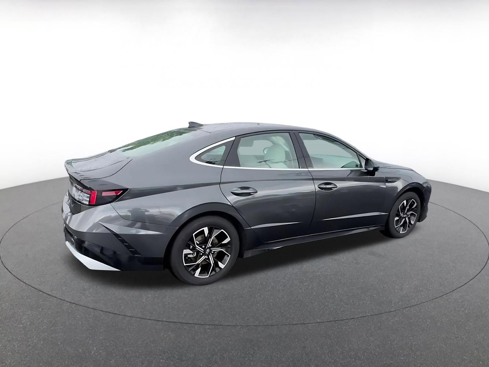 Used 2025 Hyundai Sonata SEL FWD image 15