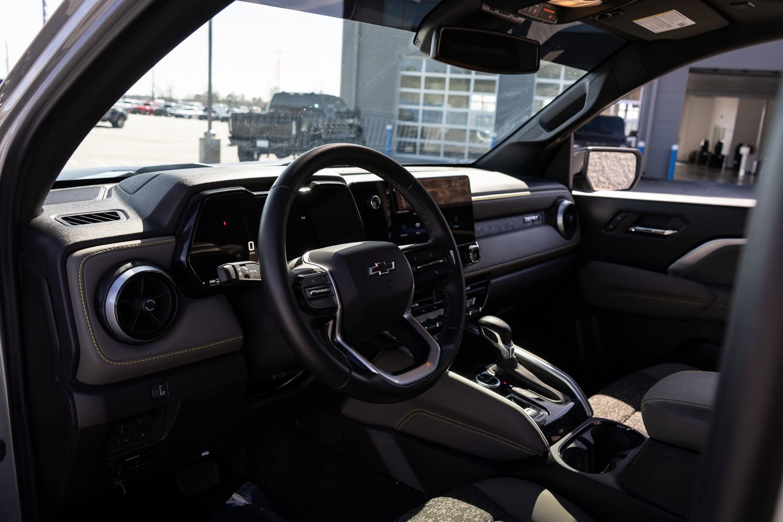 Used 2024 Chevrolet Colorado ZR2 w/ Technology Package AWD/4WD image 13