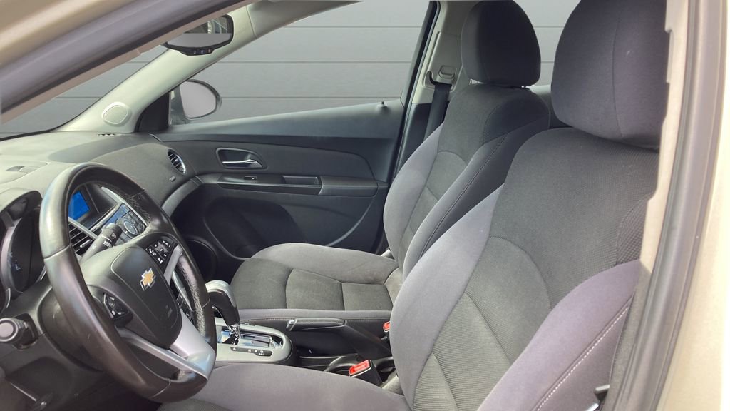 Used 2013 Chevrolet Cruze LT image 9