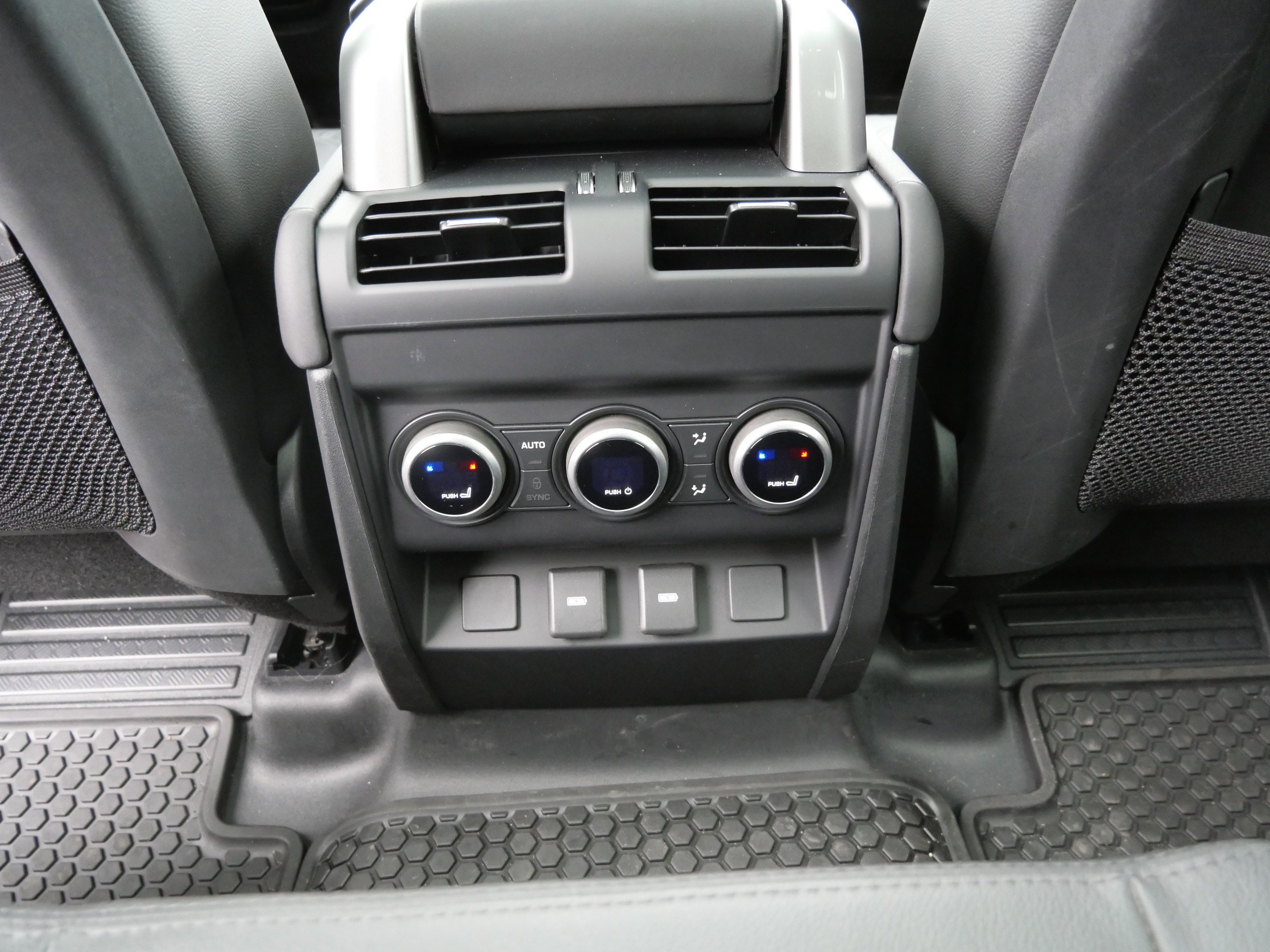 Used 2024 Land Rover Defender 130 S image 18