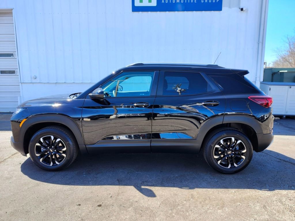 Used 2023 Chevrolet TrailBlazer LT w/ Convenience Package image 2