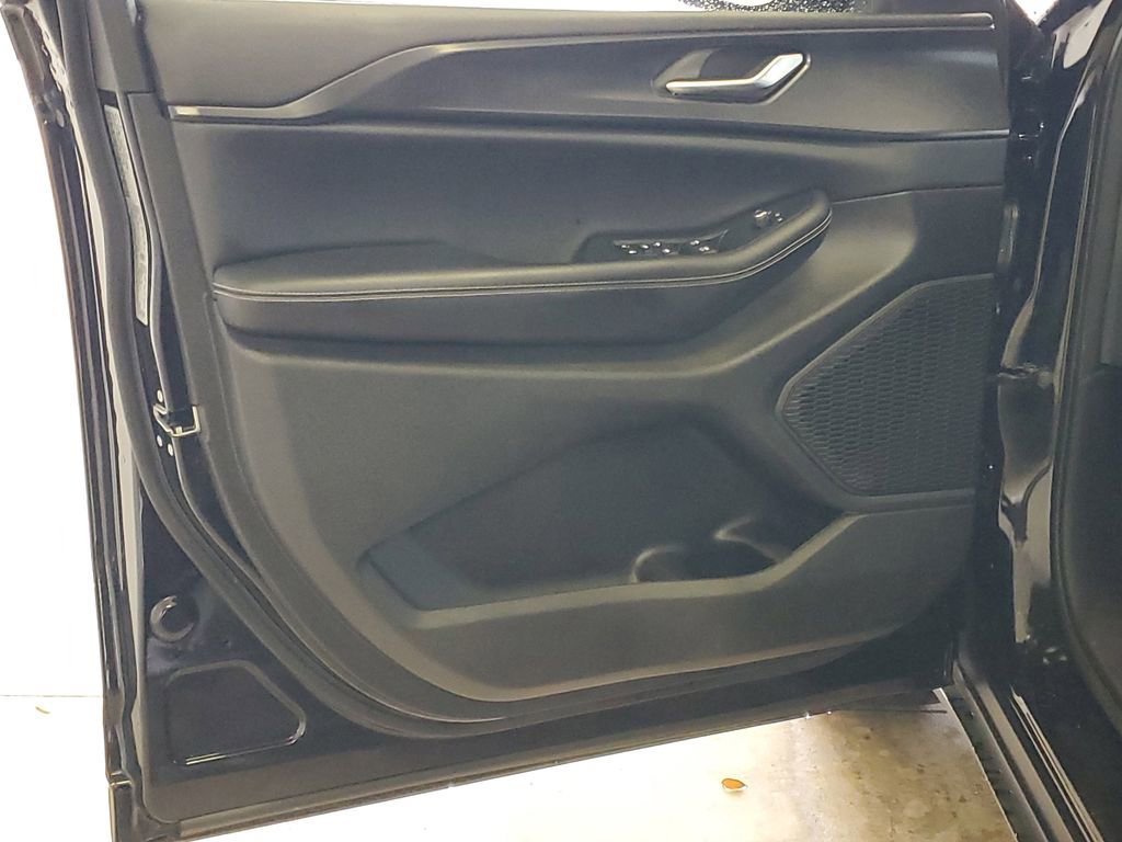 Used 2023 Jeep Grand Cherokee Laredo w/ Luxury Tech Group I image 8