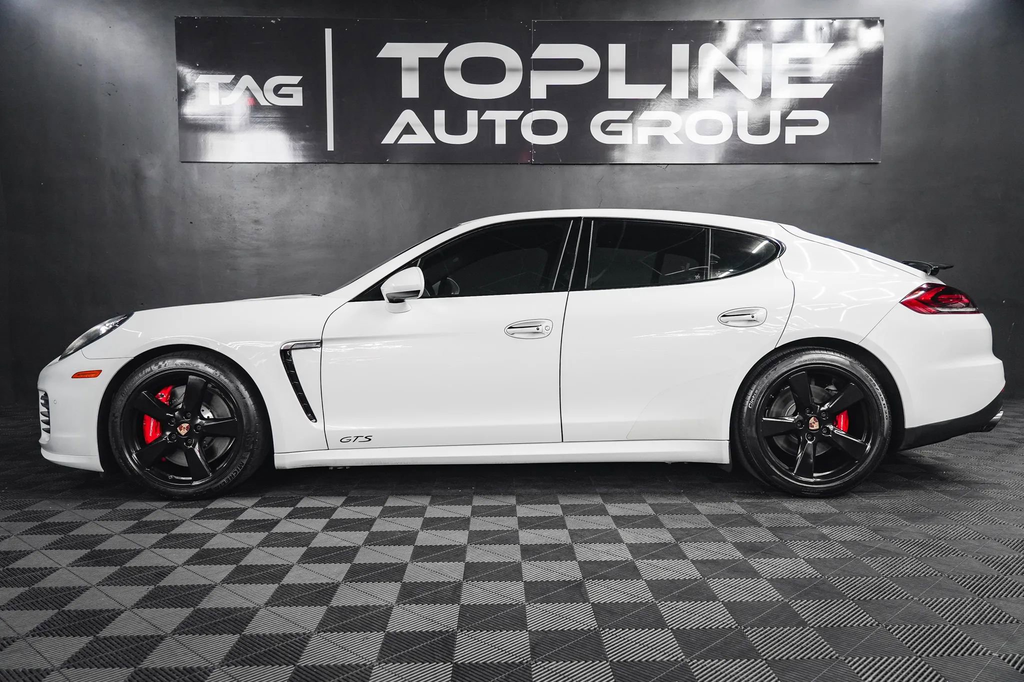 Used 2015 Porsche Panamera GTS w/ Premium Package Plus image 31