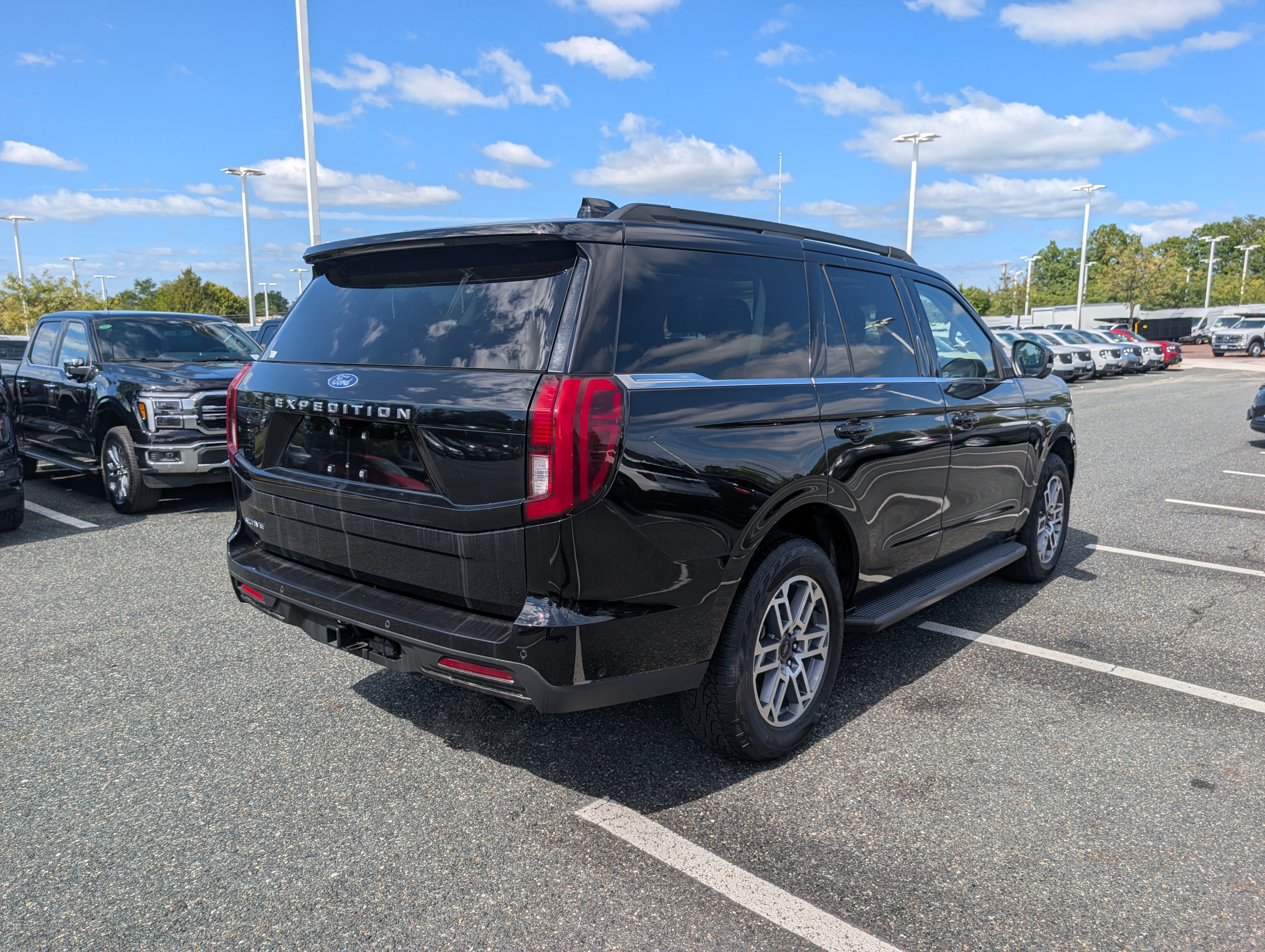 Certified 2025 Ford Expedition Active AWD/4WD image 4