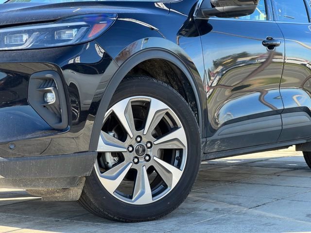 Used 2024 Ford Escape Platinum image 2