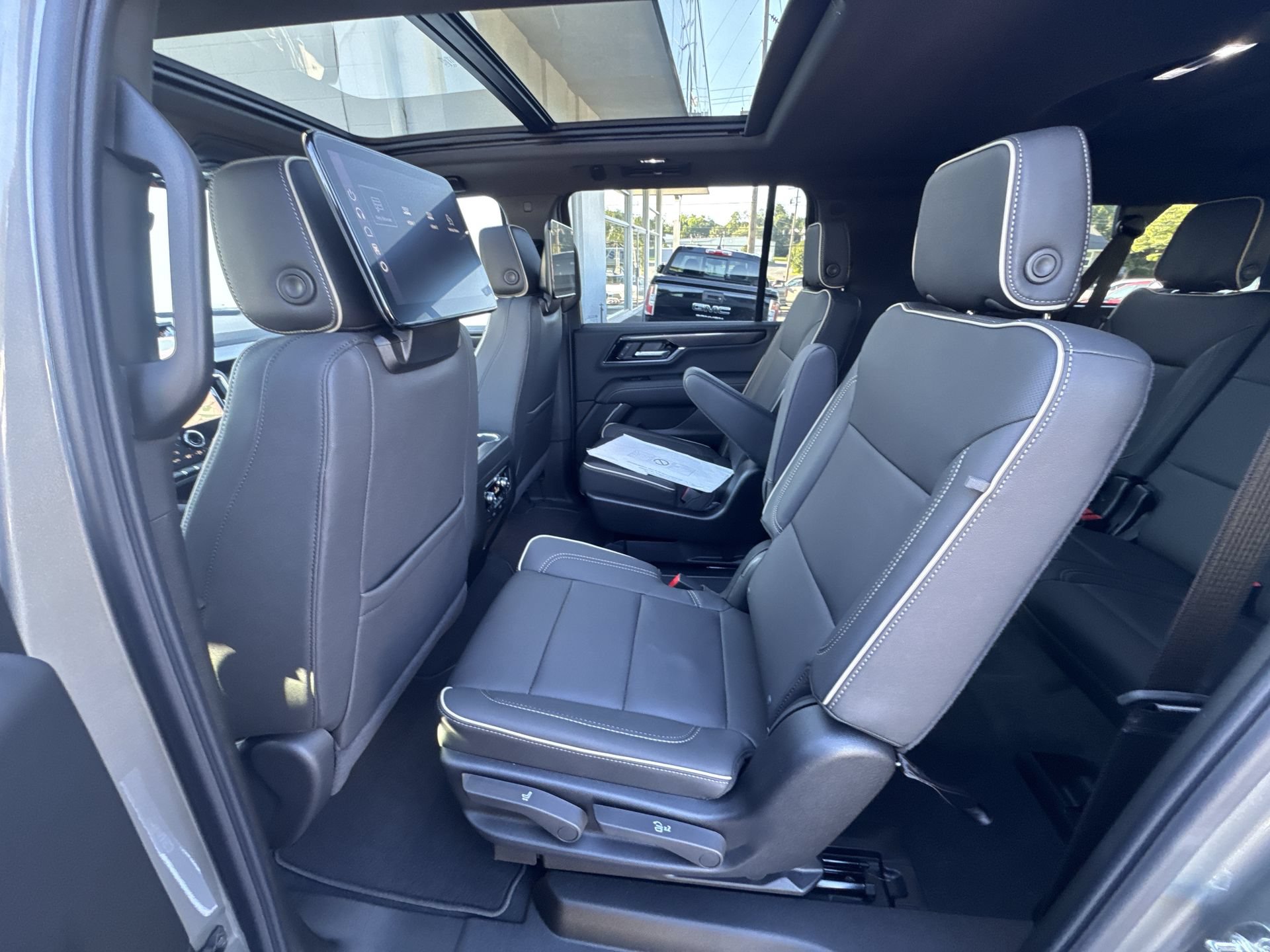 New 2026 GMC Yukon XL Elevation w/ Elevation Premium Package AWD/4WD image 25