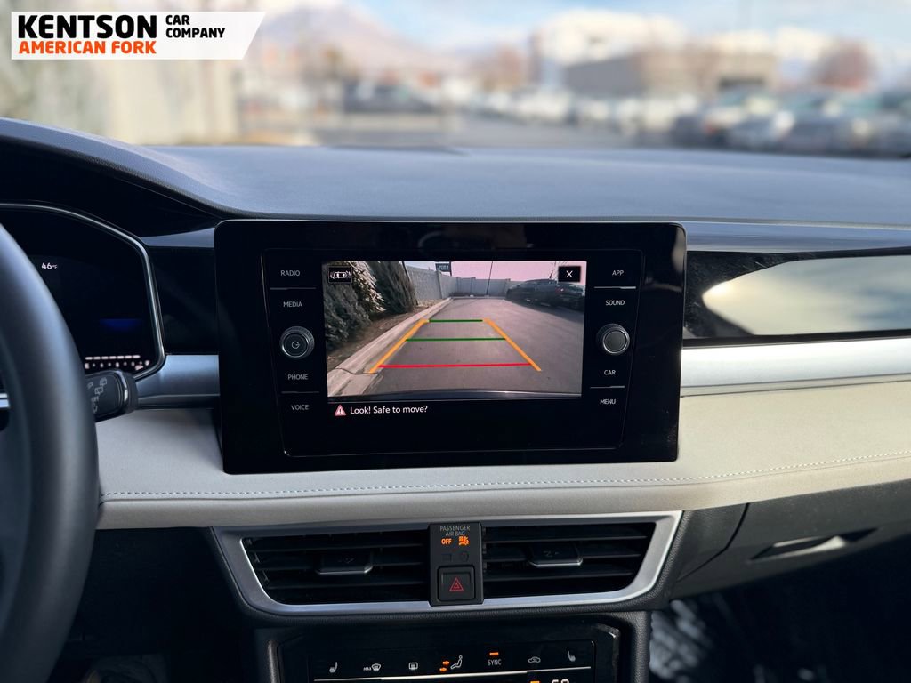 Used 2025 Volkswagen Taos SE image 31