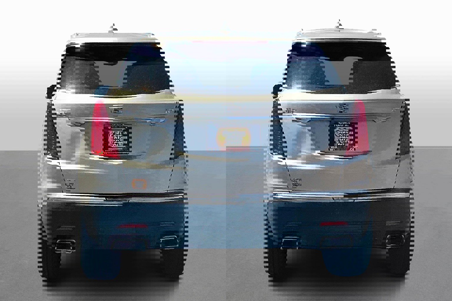 Used 2017 Cadillac XT5 Luxury w/ Driver Awareness Package image 4