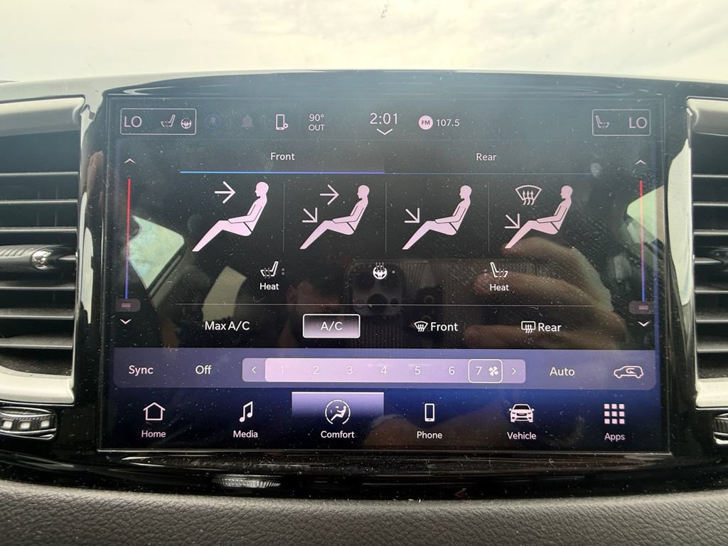 Used 2024 Chrysler Pacifica Touring-L FWD image 28