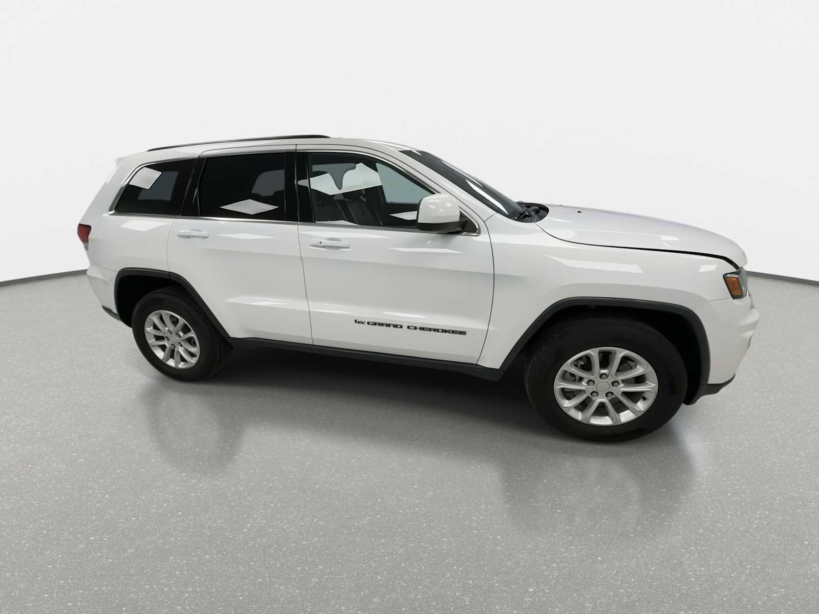 Used 2022 Jeep Grand Cherokee Laredo X AWD/4WD image 2