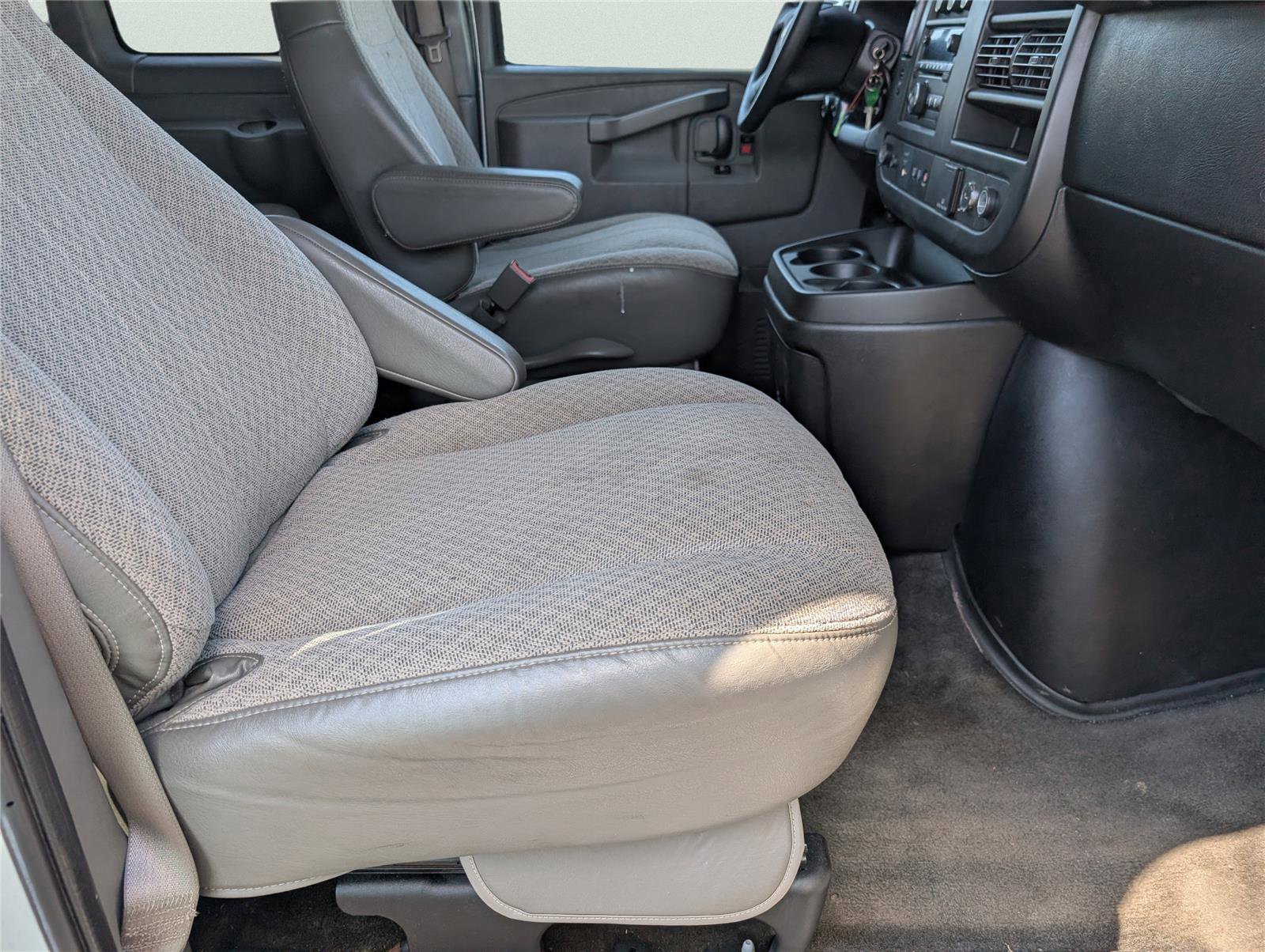 Used 2017 Chevrolet Express 3500 LT w/ LT Preferred Equipment Group image 34