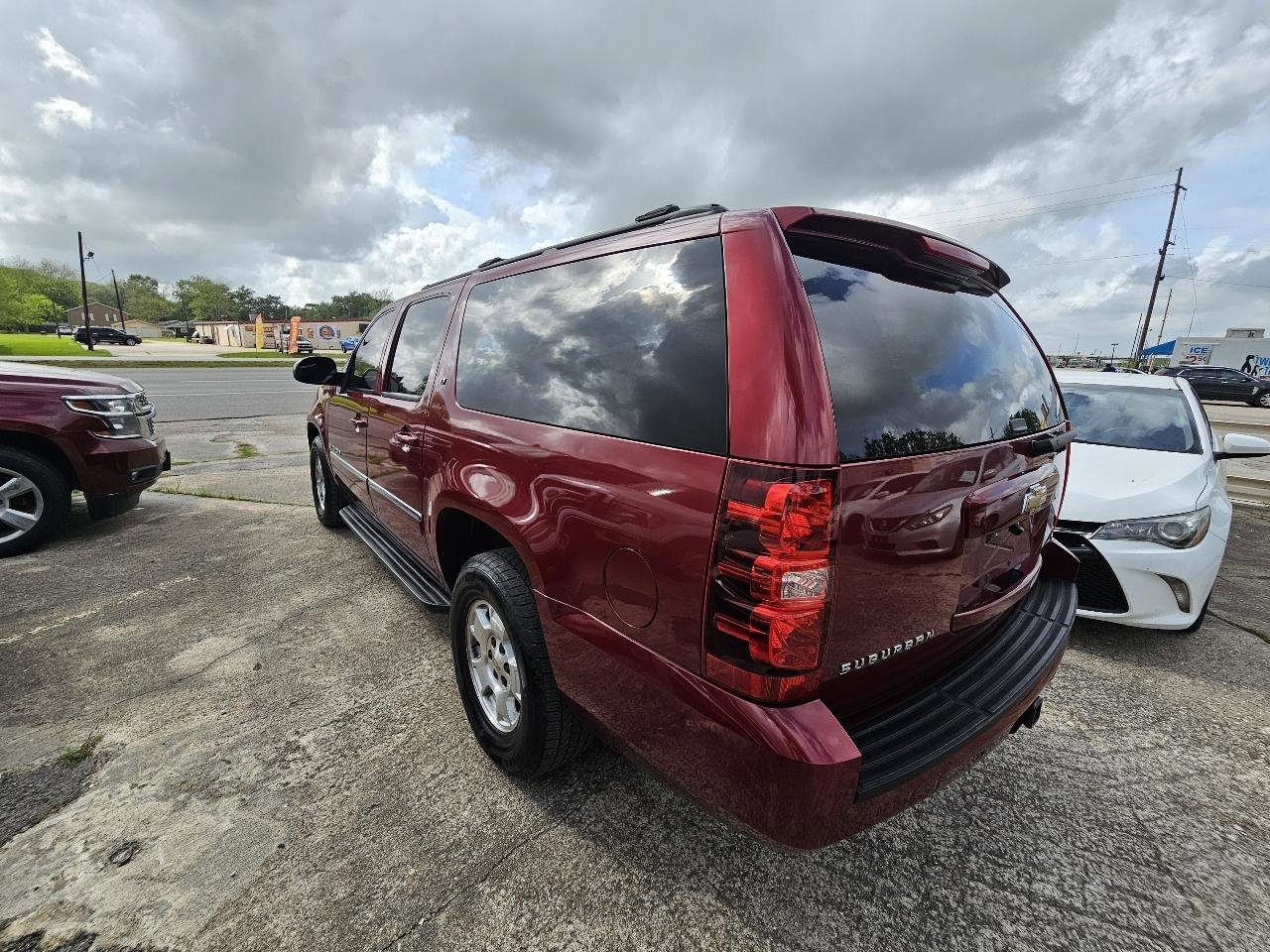Used 2011 Chevrolet Suburban LT image 5