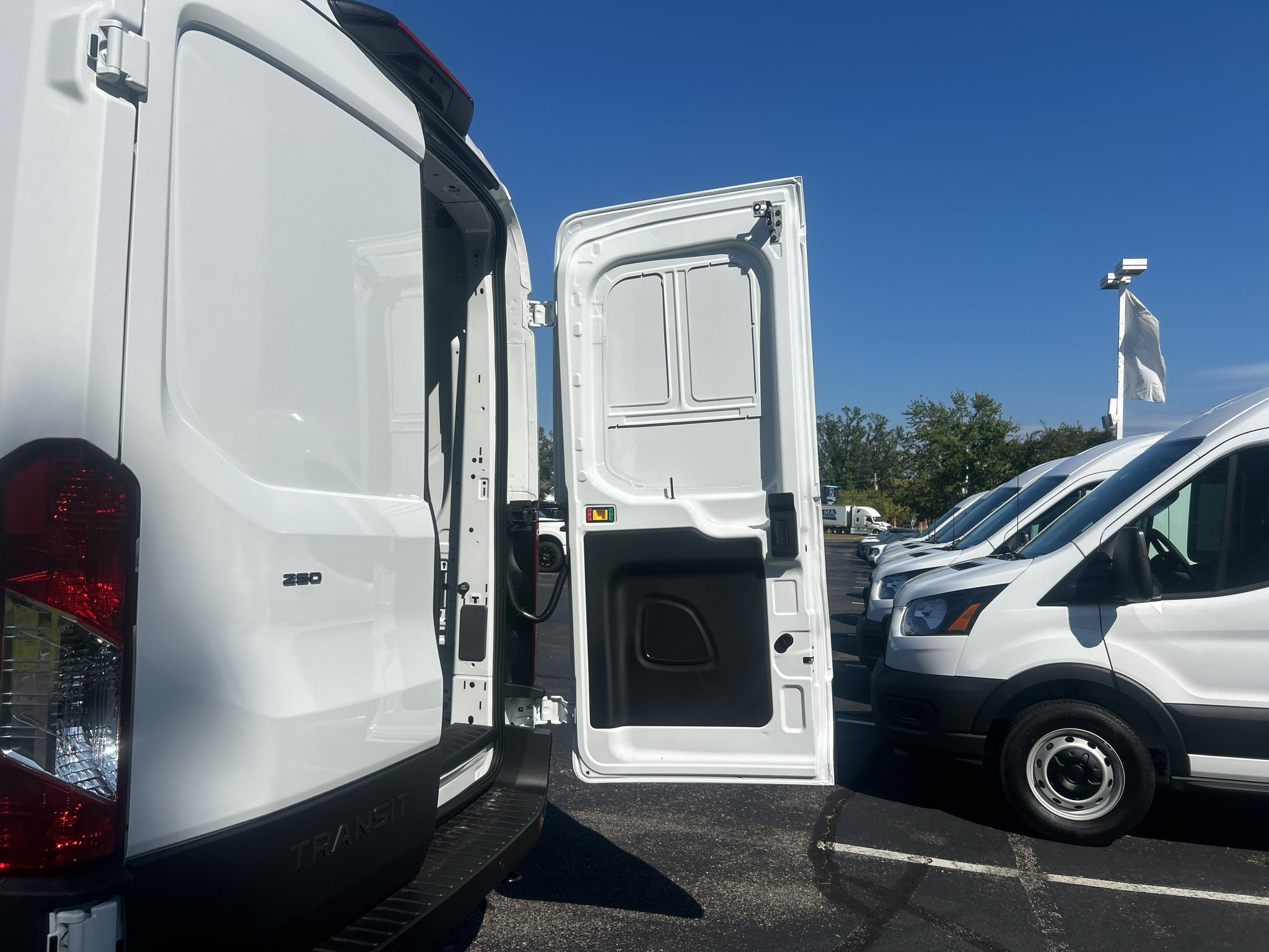 New 2027 Ford Transit 250 148 Medium Roof RWD image 22