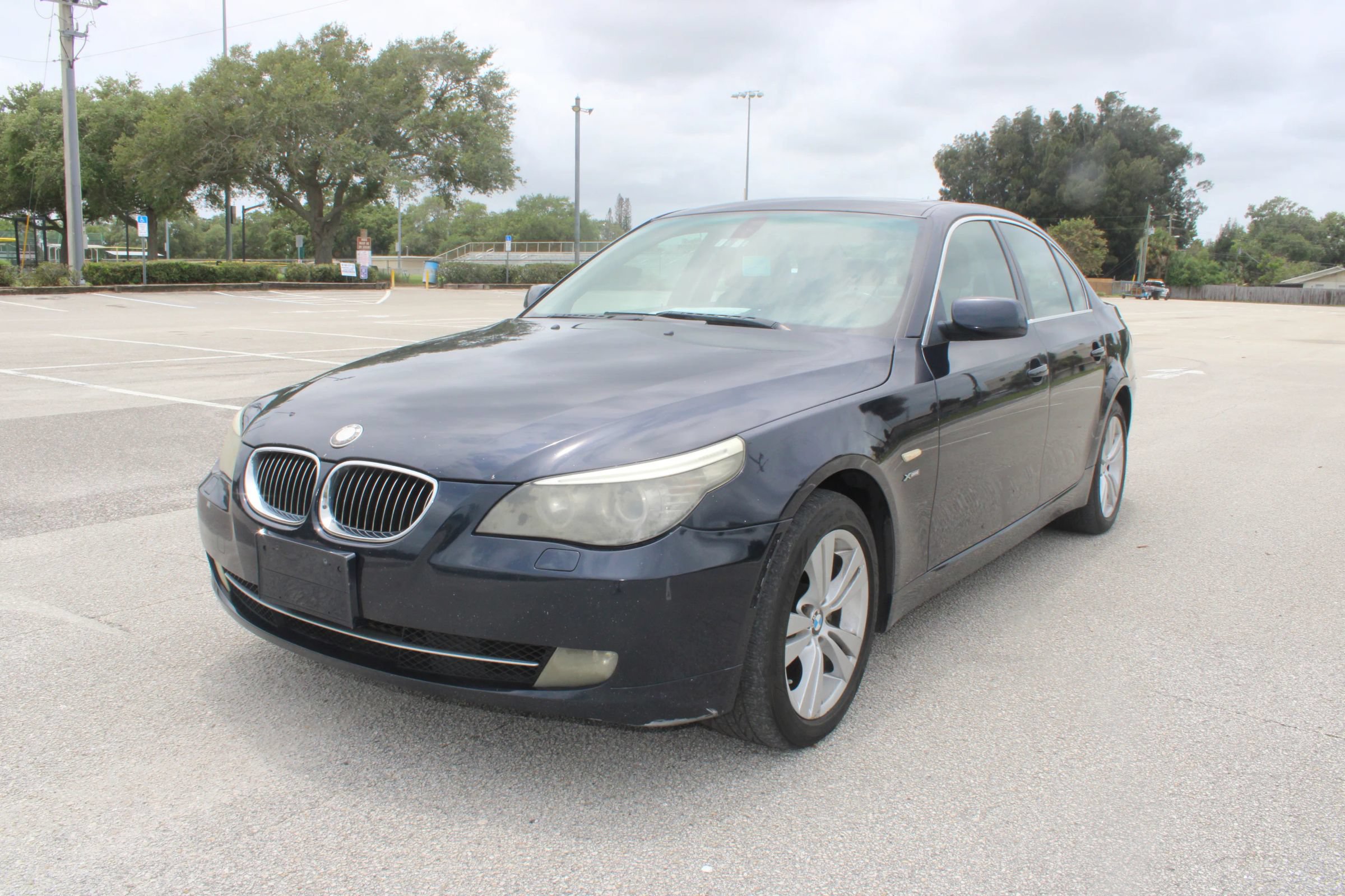 Used 2010 BMW 528i xDrive Sedan AWD/4WD image 2