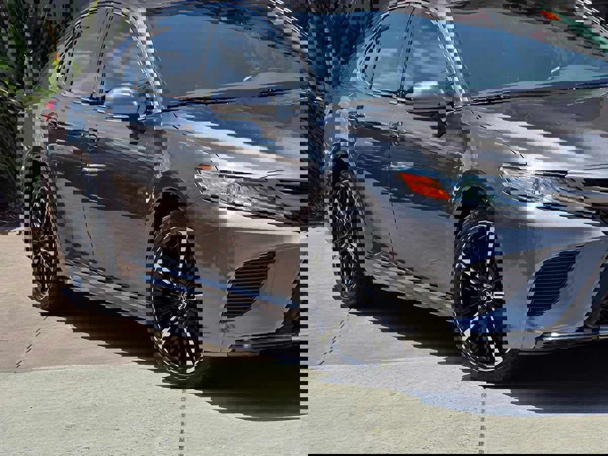 Used 2020 Toyota Camry XSE image 4