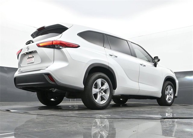 Used 2022 Toyota Highlander LE image 28