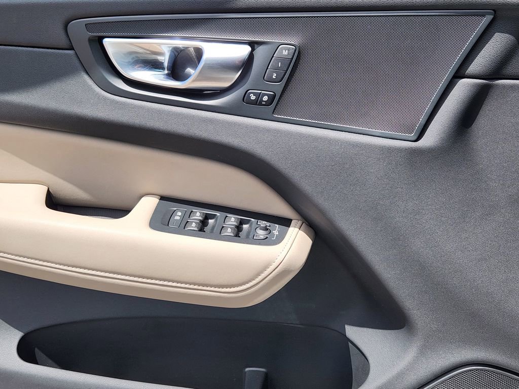 New 2026 Volvo XC60 B5 Plus w/ Protection Package Premier AWD/4WD image 14