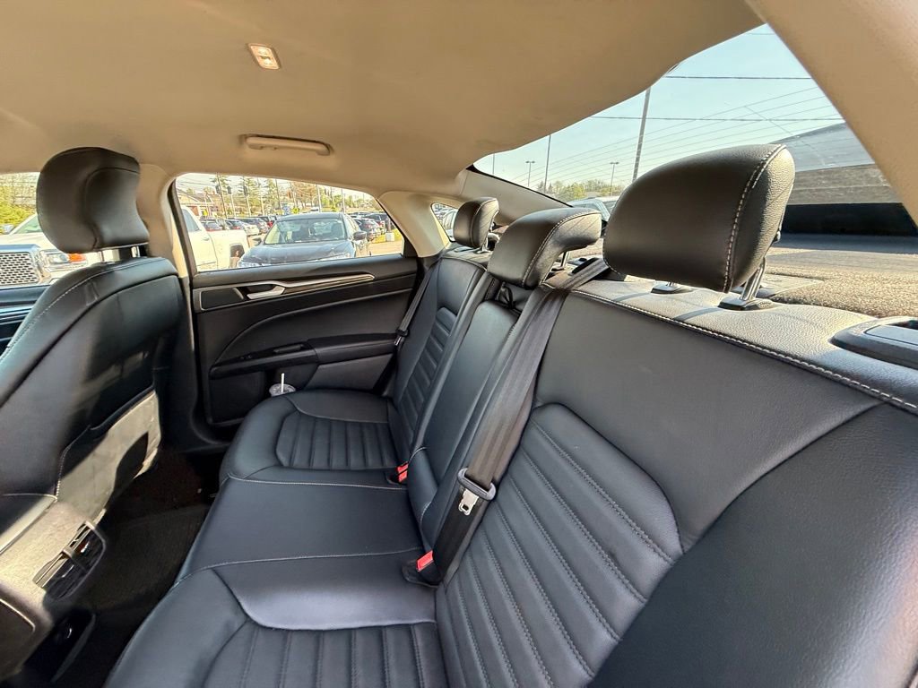 Used 2018 Ford Fusion SE w/ Fusion SE Technology Package FWD image 25