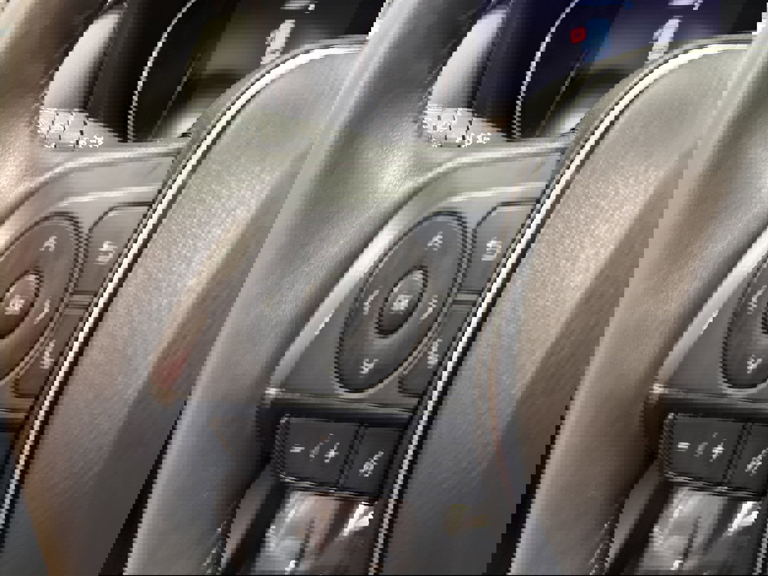 Used 2023 Toyota RAV4 XLE Premium image 34