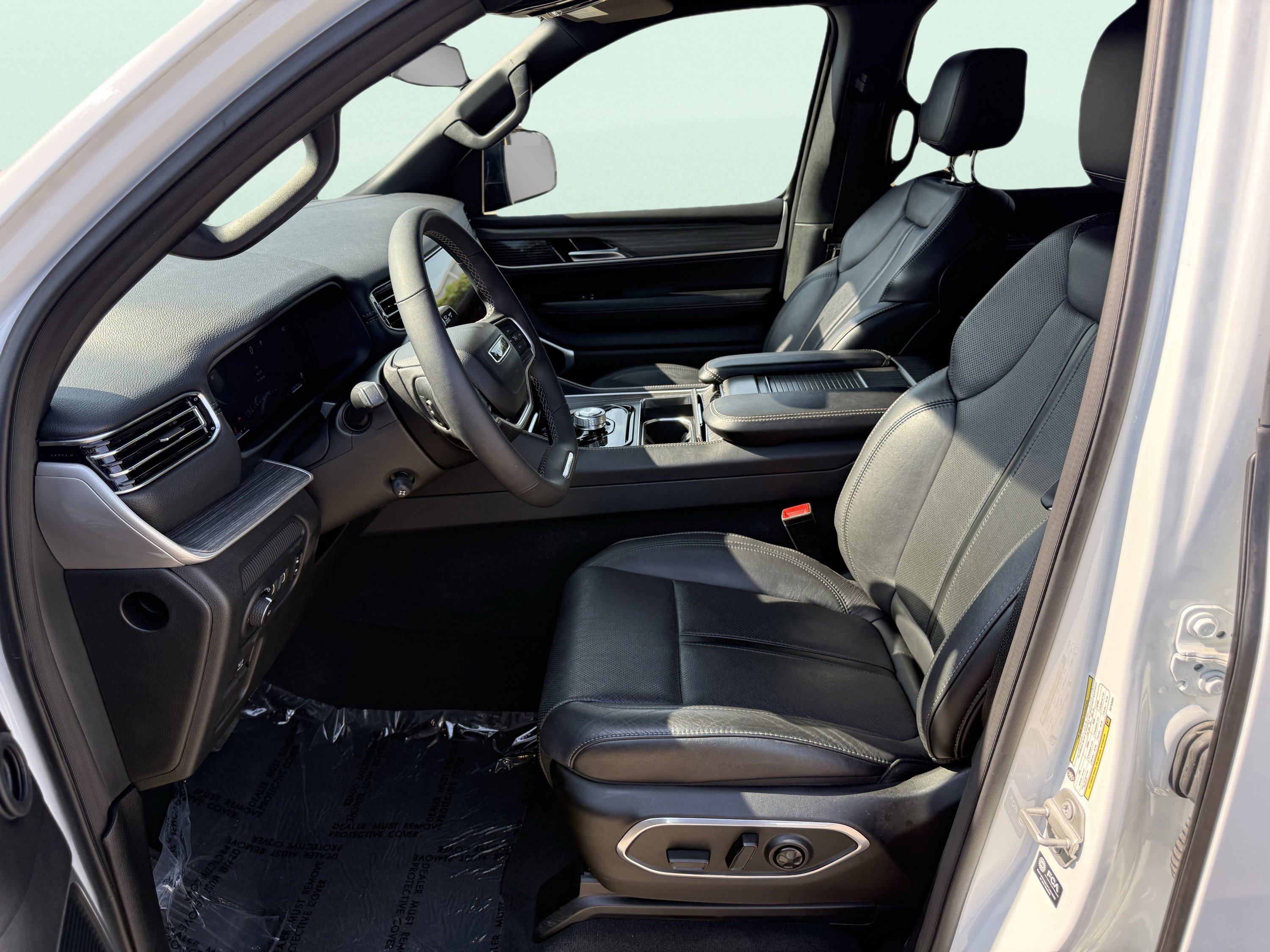 Used 2024 Jeep Wagoneer Series II w/ Flexible Seating Group image 31