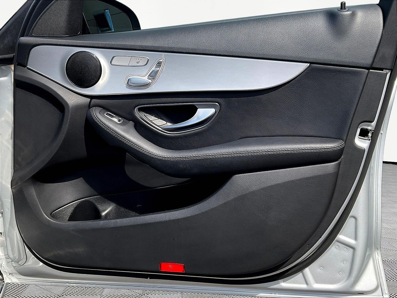 Used 2016 Mercedes-Benz C 300 Sedan image 27